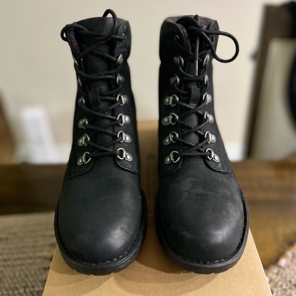 Born Chelsea Boots - NEW!